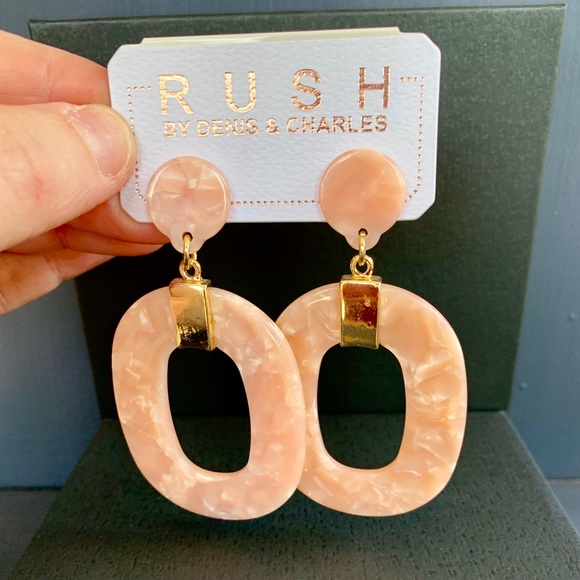 ⬇️ Rush Acrylic Pink Earrings - Picture 2 of 3